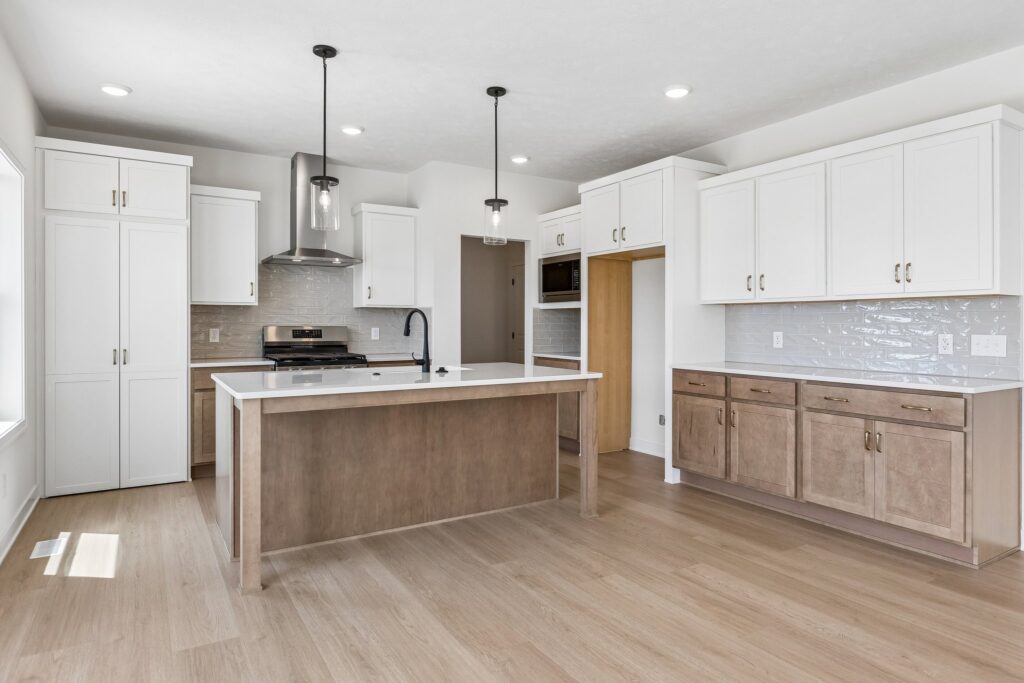 8-web-or-mls-21433 Y St_008