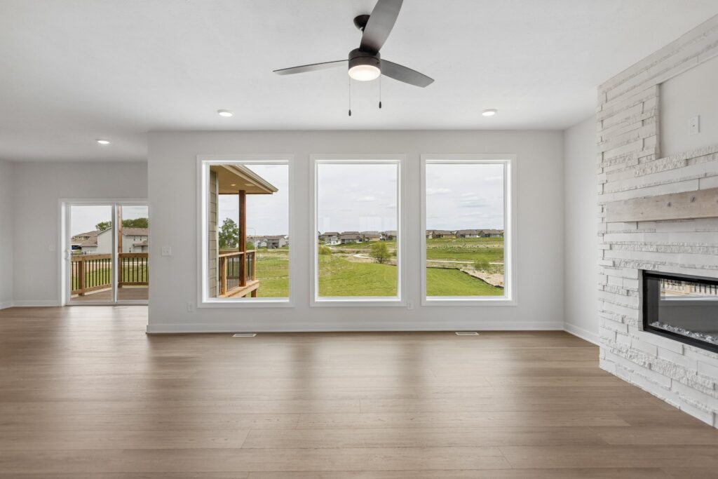 8-web-or-mls-6125 S 215th St_008