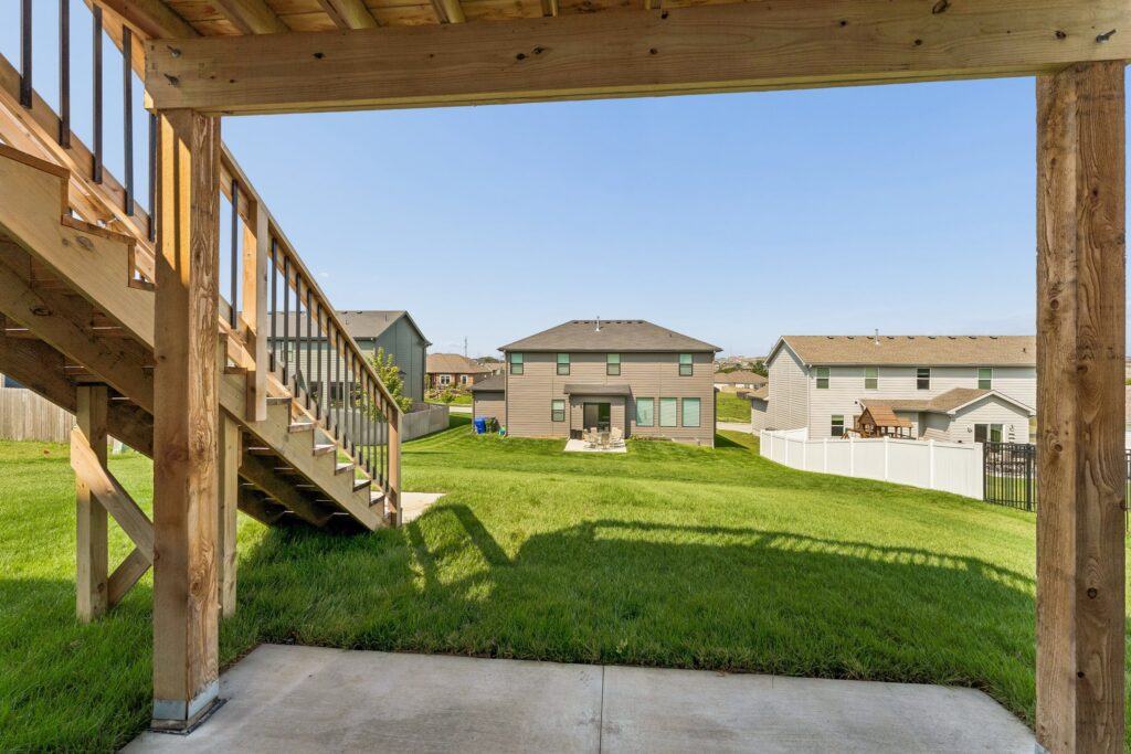 8-web-or-mls-9693 - 12104 S 109th St_008