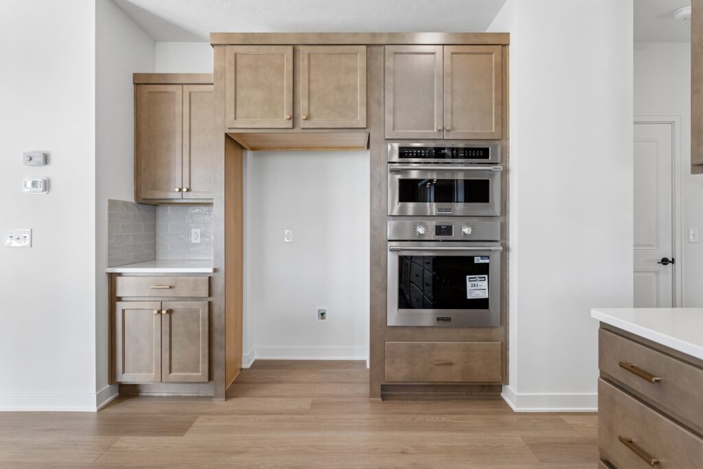 9-web-or-mls-10001 - 6327 N 207th St_009