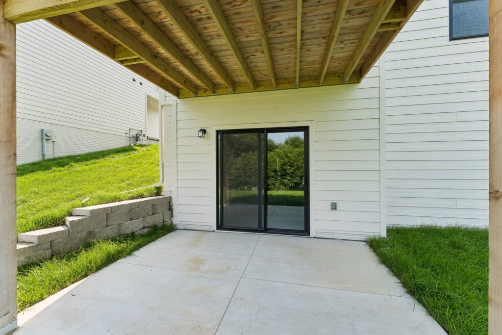 9-web-or-mls-11302 Portage Dr_009