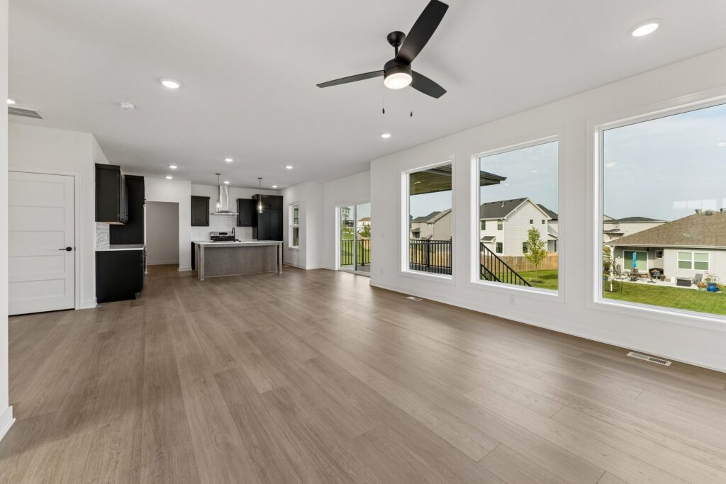 9-web-or-mls-12202 S 111th St_09