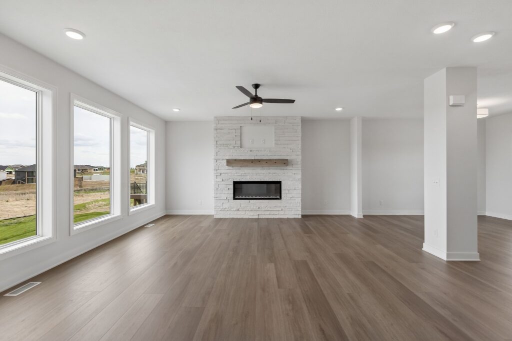 9-web-or-mls-6125 S 215th St_009