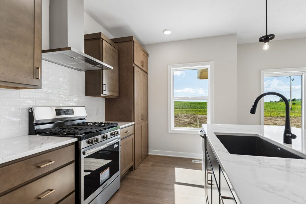 9-web-or-mls-9156 - 12406 S 89th Ave_009