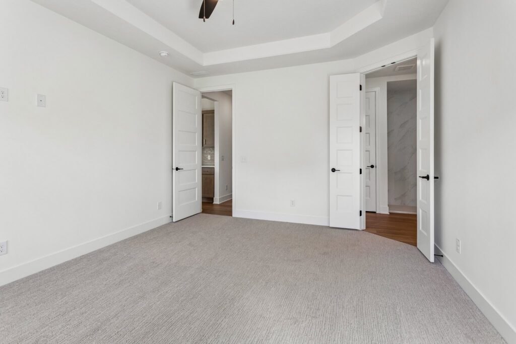 11-web-or-mls-6227 N 210th St_011