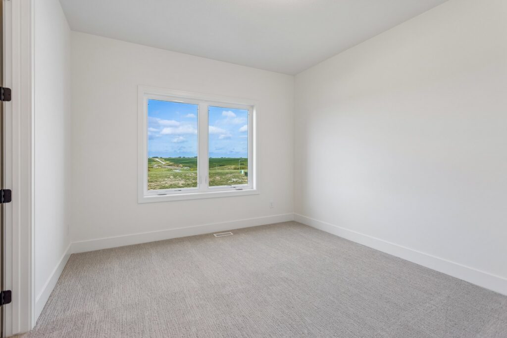 16-web-or-mls-6227 N 210th St_016