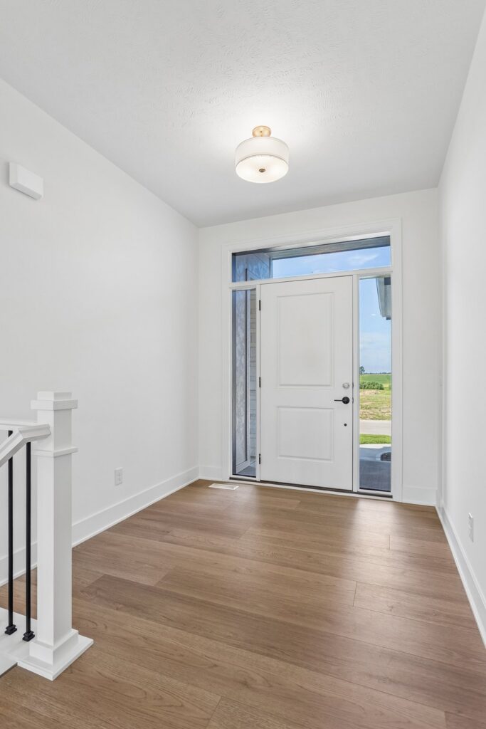 2-web-or-mls-6227 N 210th St_002