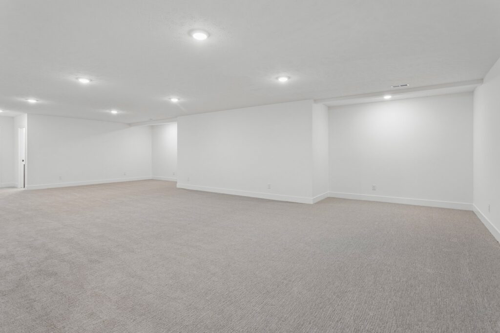 26-web-or-mls-6227 N 210th St_026