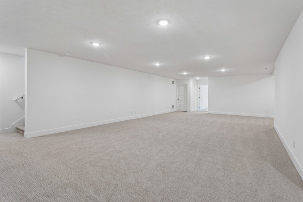 27-web-or-mls-6227 N 210th St_027