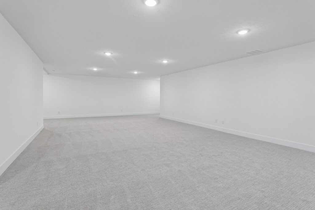 28-web-or-mls-6227 N 210th St_028