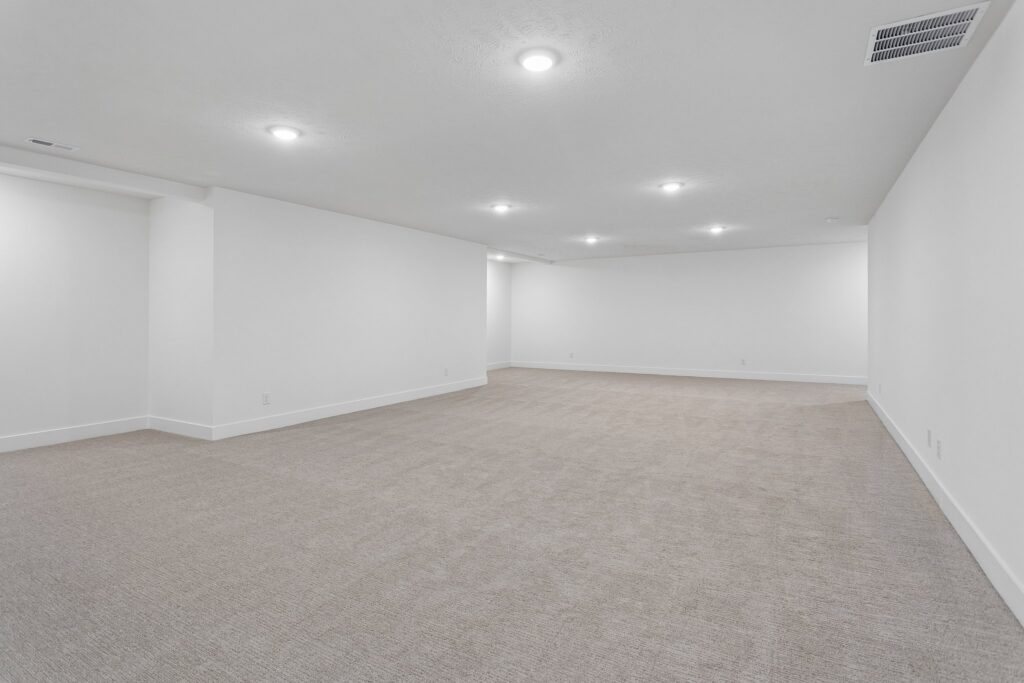 29-web-or-mls-6227 N 210th St_029