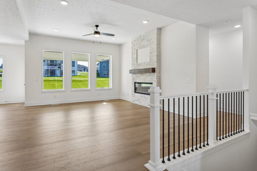 3-web-or-mls-6227 N 210th St_003