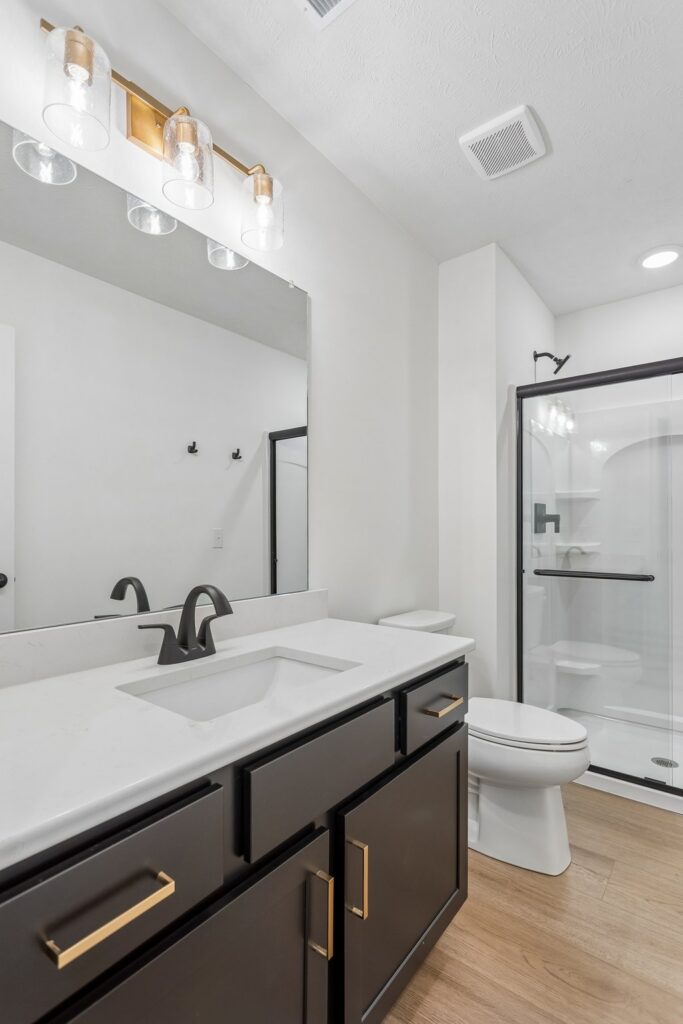 30-web-or-mls-6227 N 210th St_030