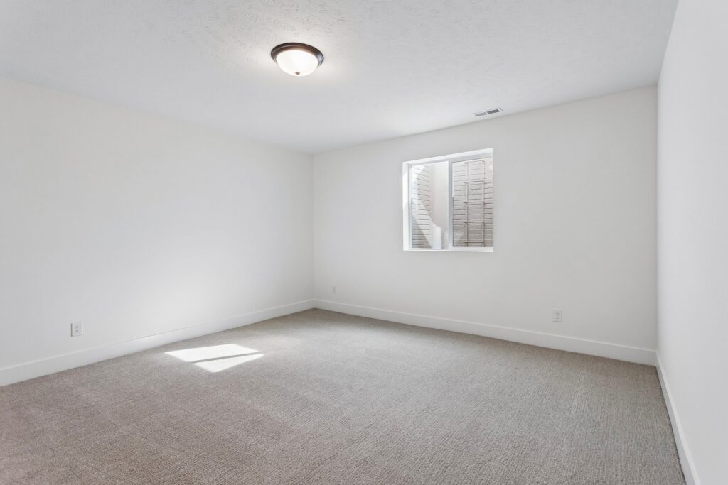 31-web-or-mls-6227 N 210th St_031