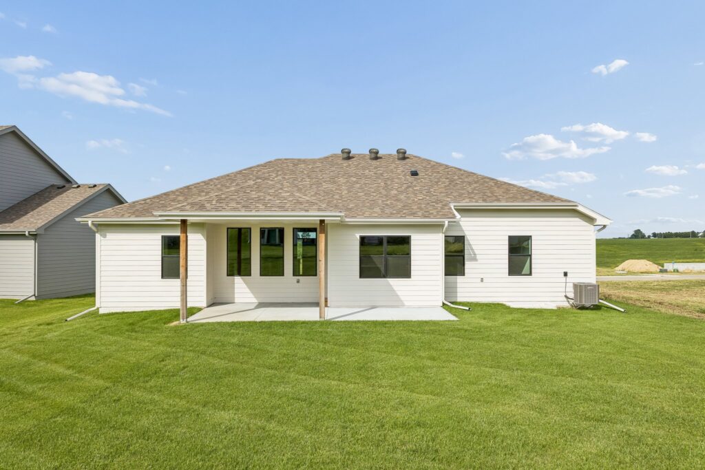 35-web-or-mls-6227 N 210th St_035
