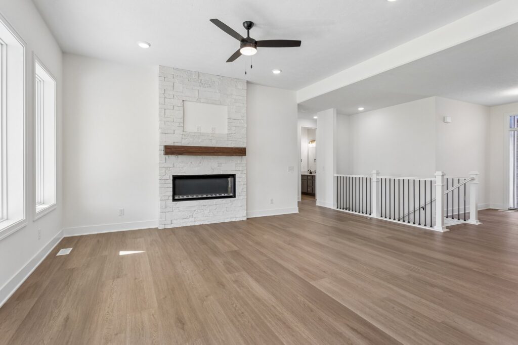 5-web-or-mls-6227 N 210th St_005