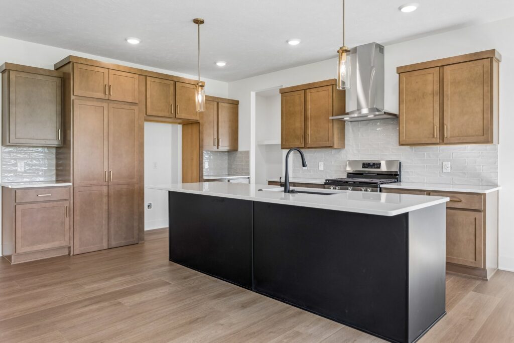 6-web-or-mls-6227 N 210th St_006