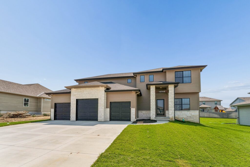 1-web-or-mls-9696 - 12705 Glenn St_001