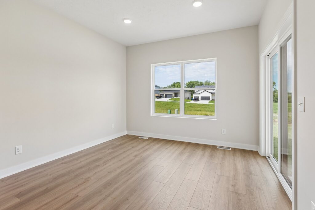 10-web-or-mls-11402 N 161st Ave_010