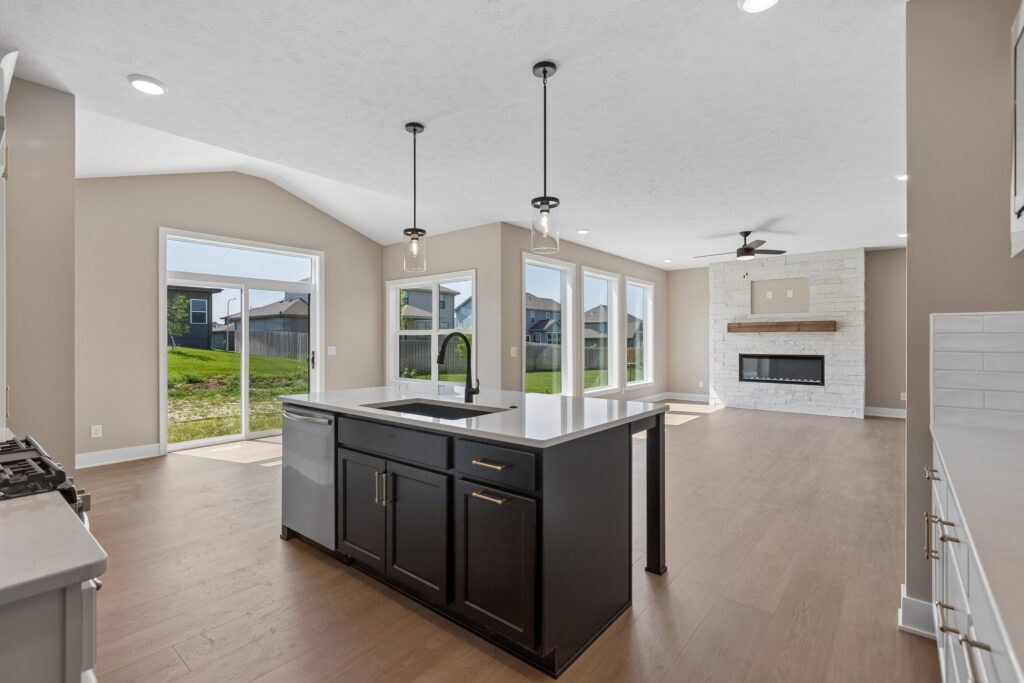 10-web-or-mls-12705 Glenn St_010