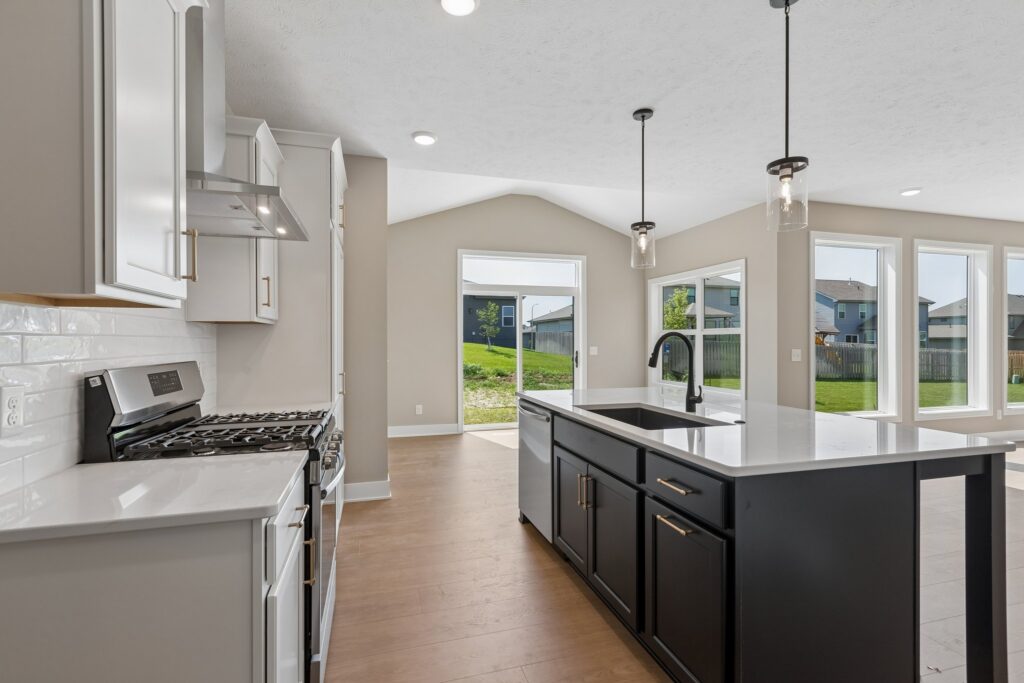 11-web-or-mls-12705 Glenn St_011