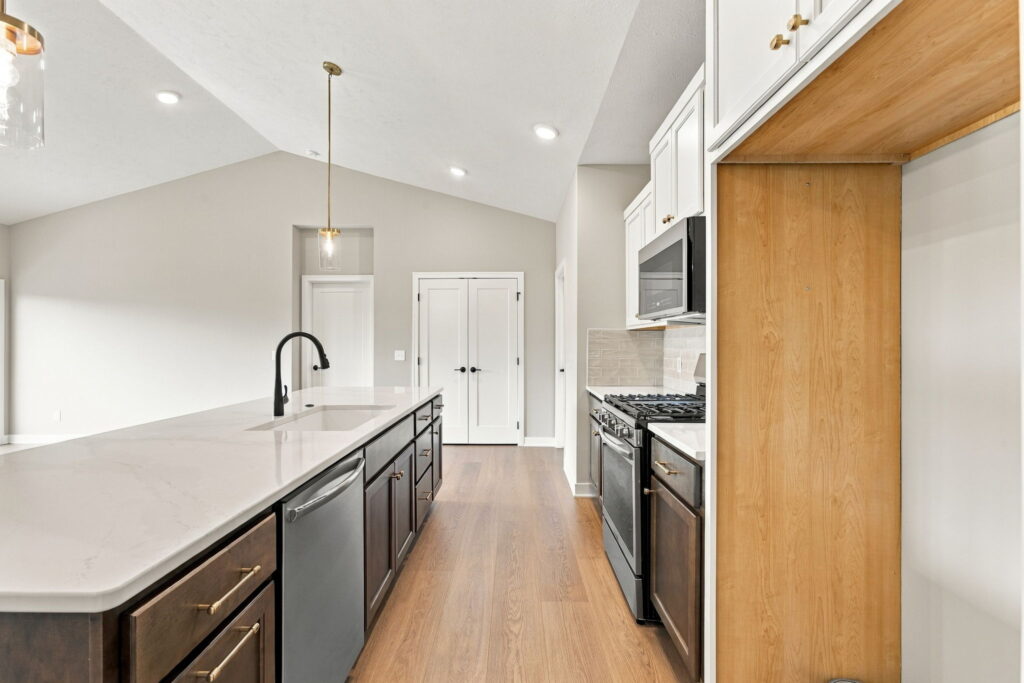 12-web-or-mls-16013 Isabella St-12