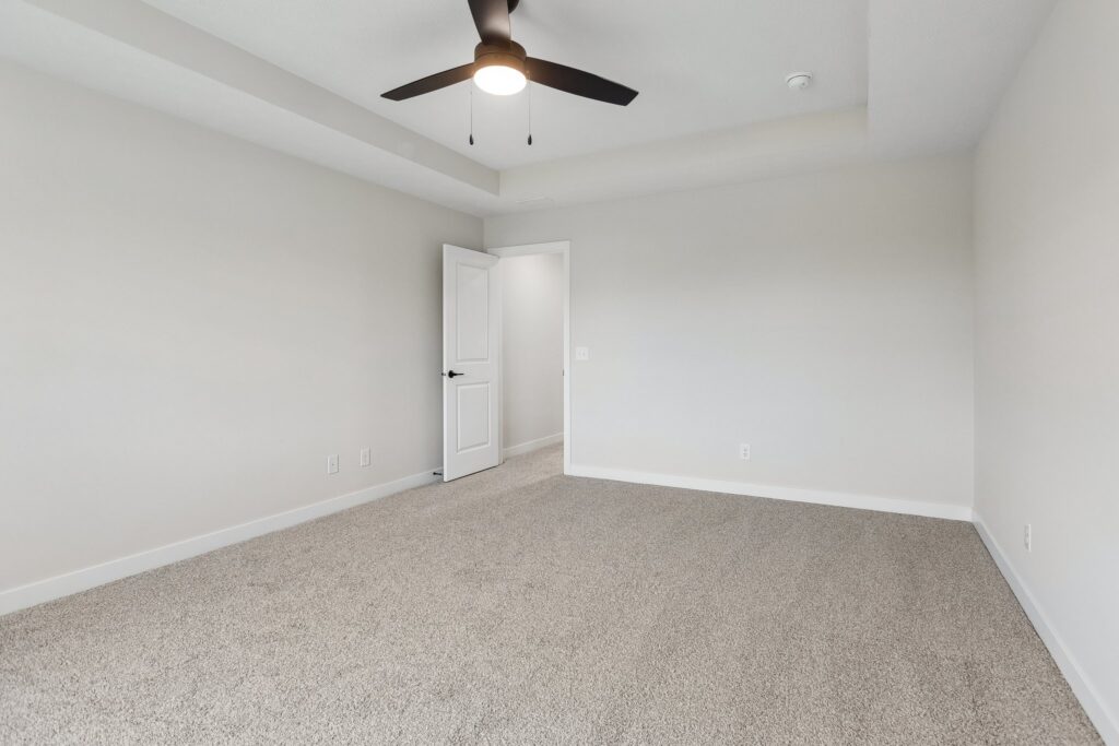 15-web-or-mls-11402 N 161st Ave_015
