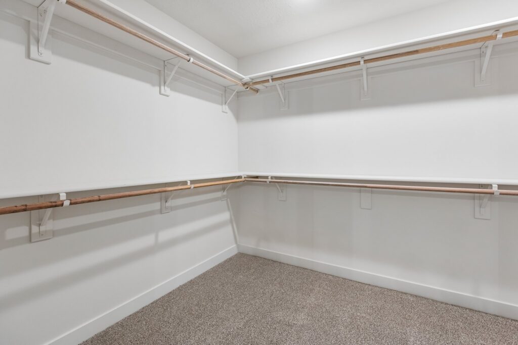 17-web-or-mls-11402 N 161st Ave_017