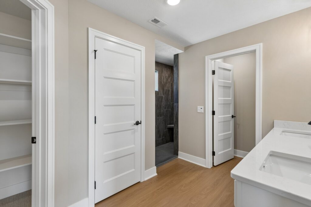 17-web-or-mls-12705 Glenn St_017