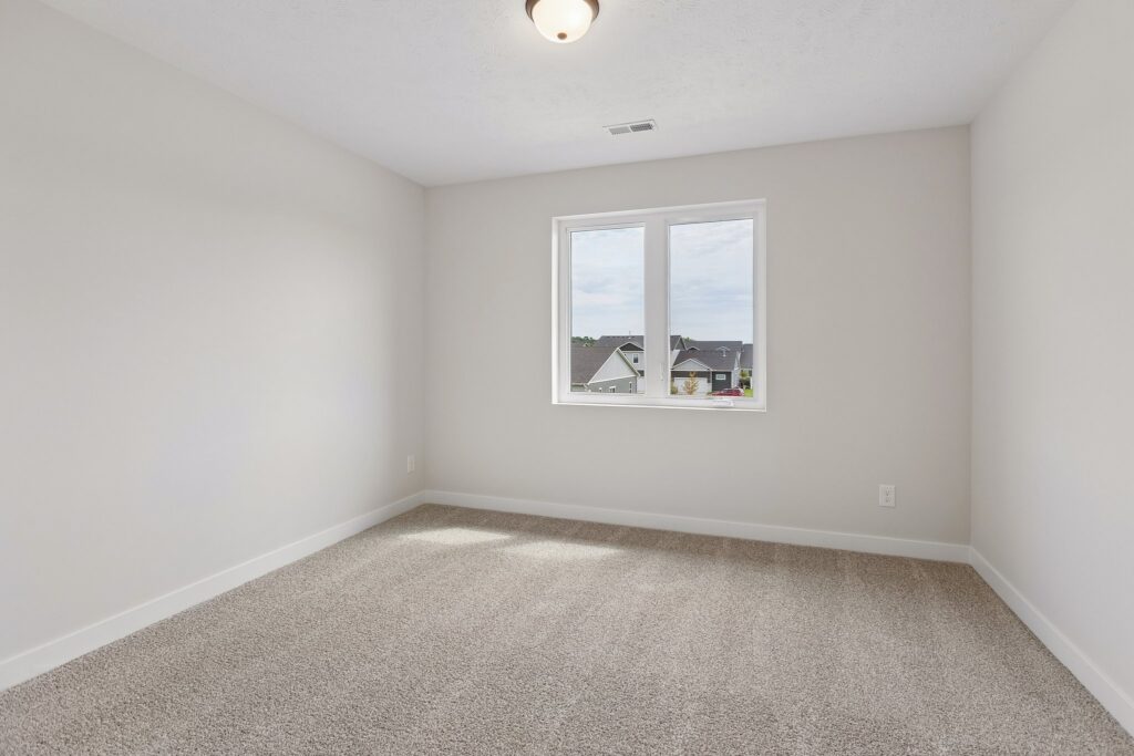 18-web-or-mls-11402 N 161st Ave_018
