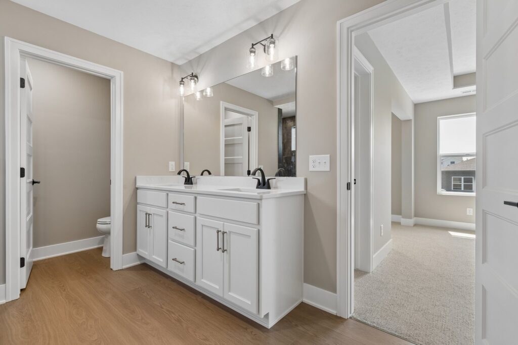 18-web-or-mls-12705 Glenn St_018