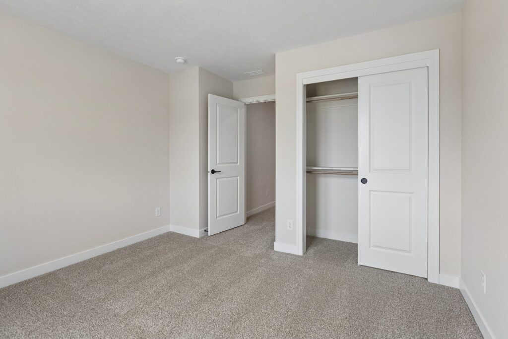 19-web-or-mls-11402 N 161st Ave_019