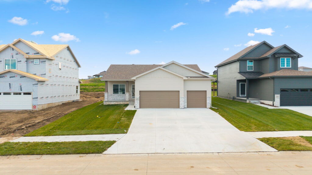 2-web-or-mls-16013 Isabella St-02