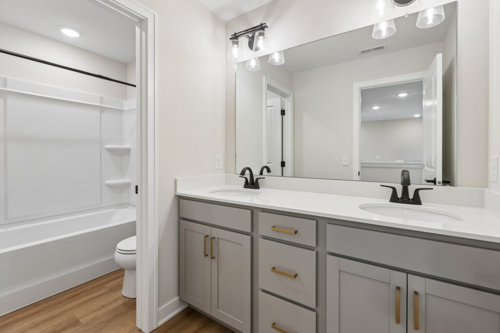 21-web-or-mls-11402 N 161st Ave_021