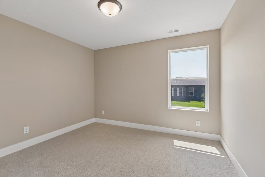 24-web-or-mls-12705 Glenn St_024
