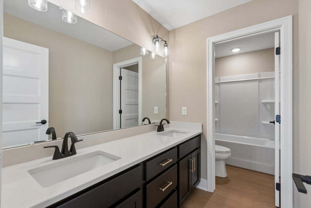 26-web-or-mls-12705 Glenn St_026