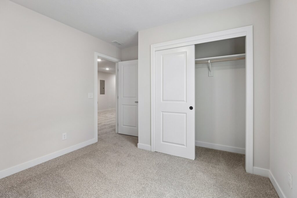 27-web-or-mls-11402 N 161st Ave_027