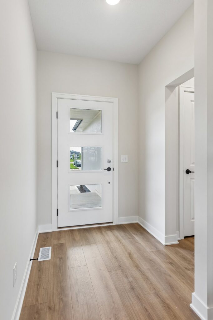3-web-or-mls-11402 N 161st Ave_003