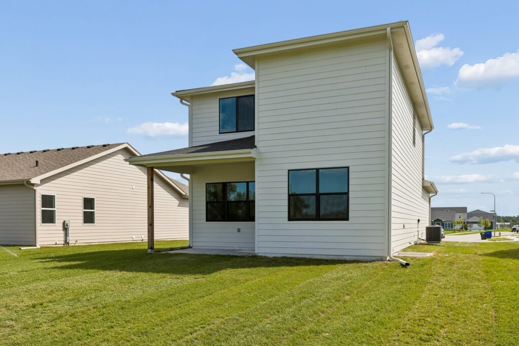 30-web-or-mls-11402 N 161st Ave_030