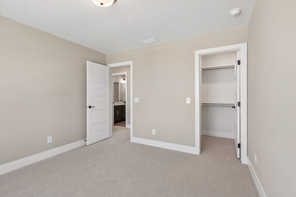 30-web-or-mls-12705 Glenn St_030