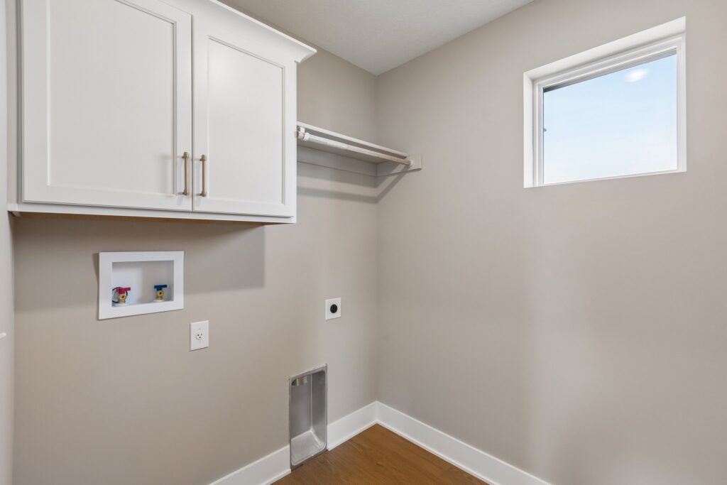 32-web-or-mls-12705 Glenn St_032