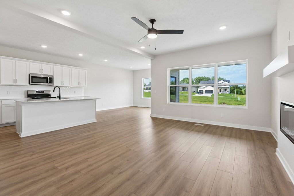 4-web-or-mls-11402 N 161st Ave_004