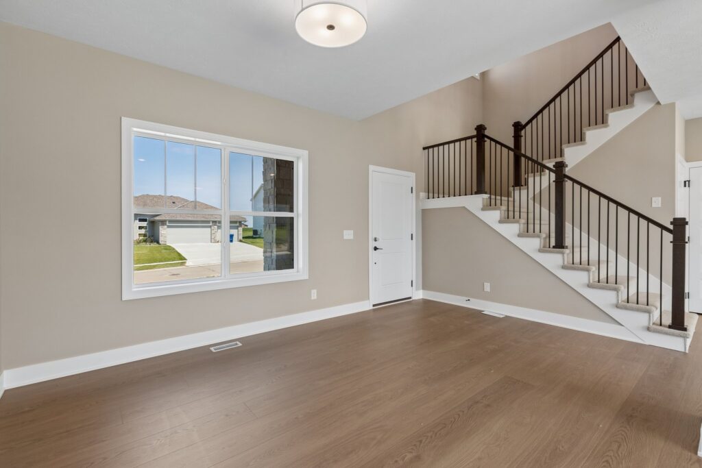 4-web-or-mls-12705 Glenn St_004