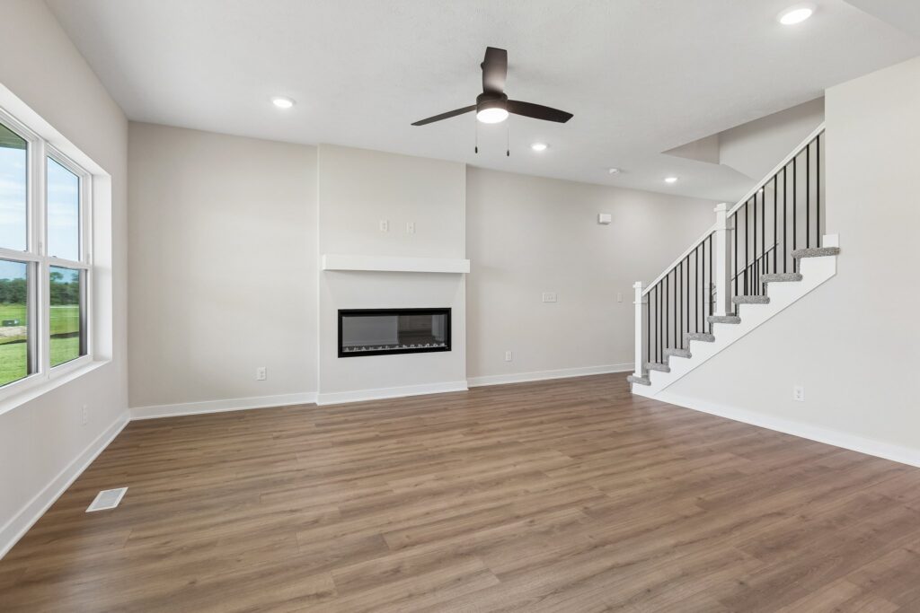 6-web-or-mls-11402 N 161st Ave_006