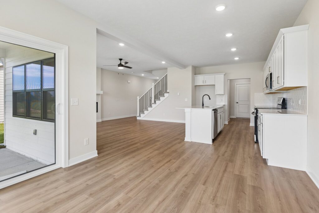7-web-or-mls-11402 N 161st Ave_007