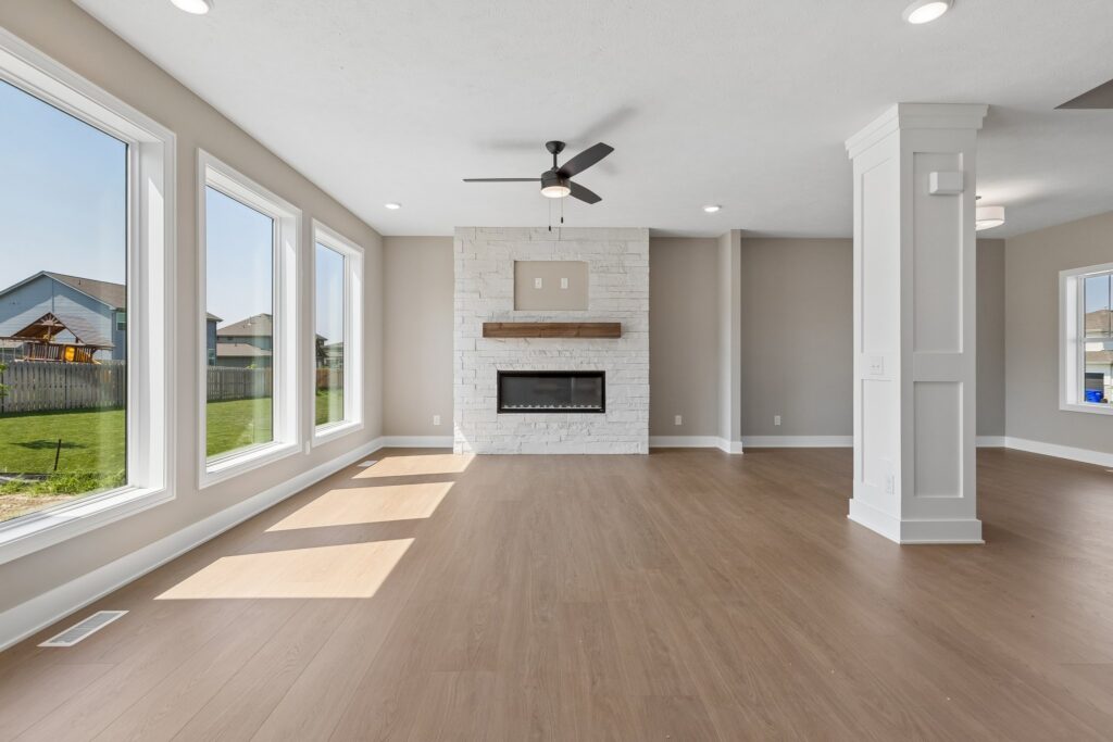 7-web-or-mls-12705 Glenn St_007