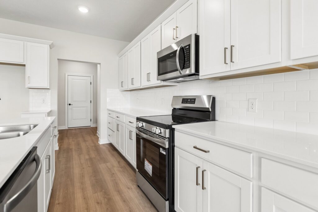 8-web-or-mls-11402 N 161st Ave_008
