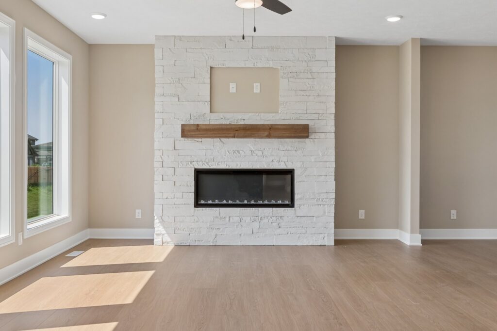 8-web-or-mls-12705 Glenn St_008