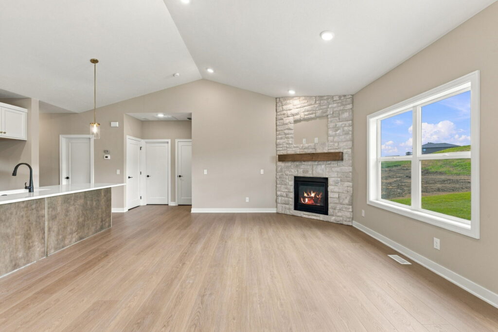 8-web-or-mls-16013 Isabella St-08