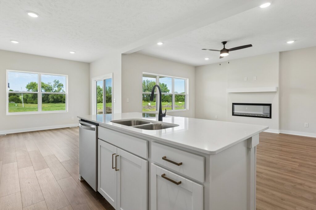 9-web-or-mls-11402 N 161st Ave_009